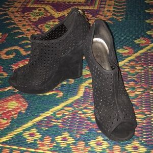 Black velvety open toe platform shoes